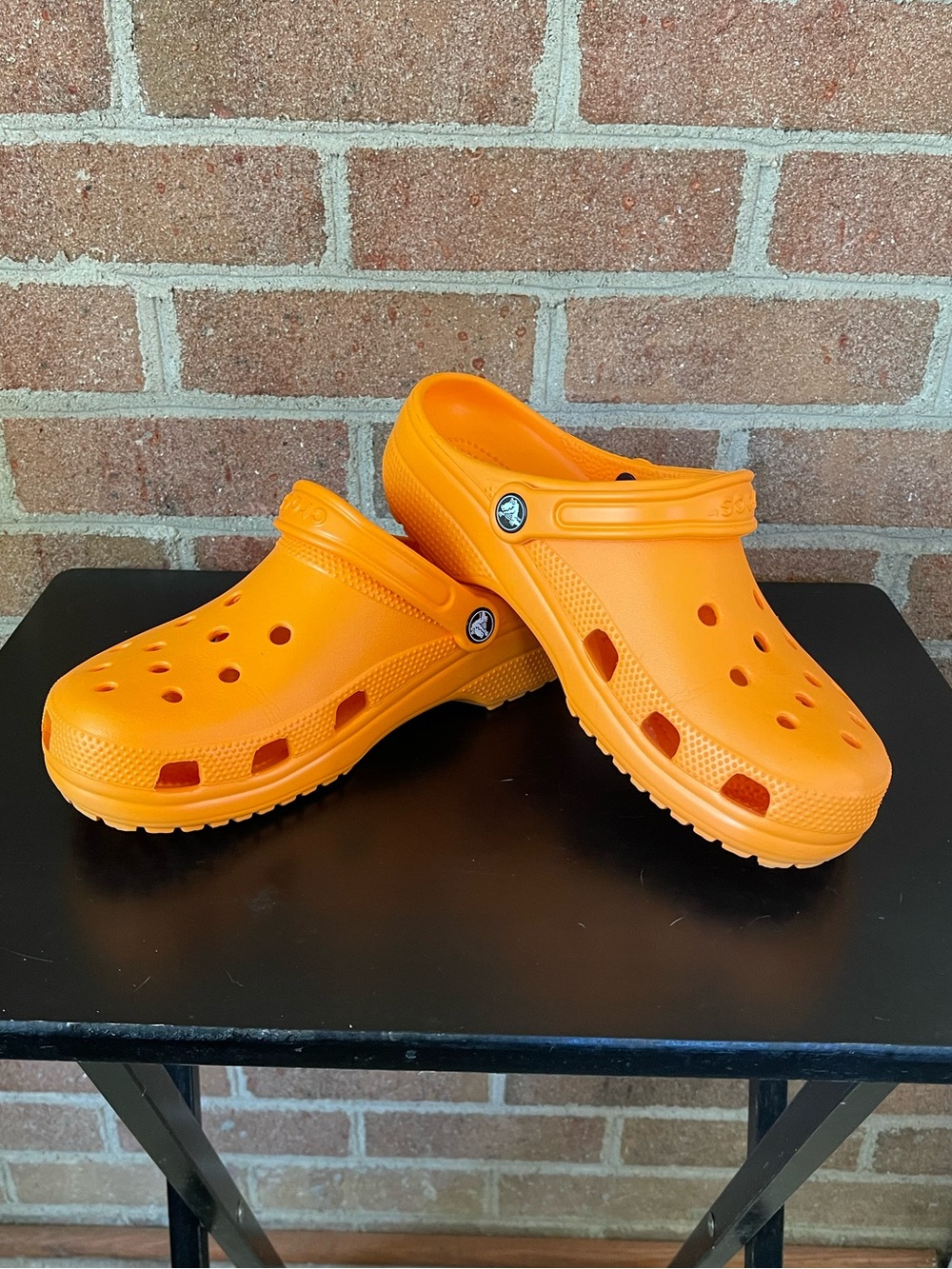CROCS Classic Clog in Bright Orange